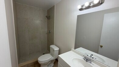 4061 NW 9th Ave in Pompano Beach, FL - Building Photo - Building Photo