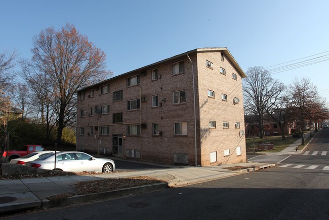 5058 Astor Pl SE in Washington, DC - Foto de edificio - Building Photo