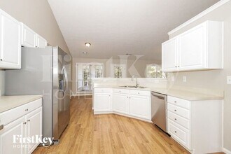 2014 Manor Oak Ln in Buford, GA - Foto de edificio - Building Photo