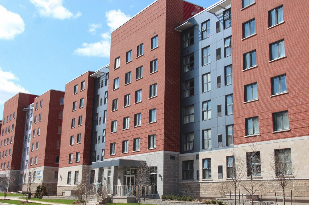 295 Lester St in Waterloo, ON - Building Photo