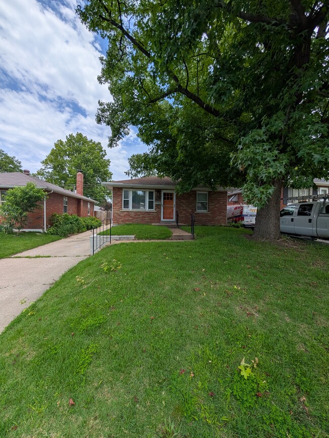 9035 Bessemer Ave in Berkeley, MO - Building Photo - Building Photo
