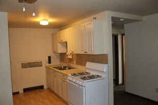 457 W 8th St, Unit 1st floor front #1 in Erie, PA - Building Photo