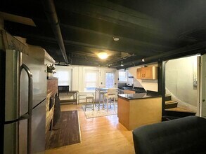 4 Champney Pl, Unit 1 in Boston, MA - Foto de edificio - Building Photo