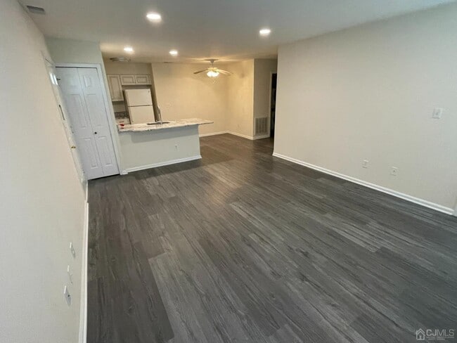 181 Blew Ct in East Brunswick, NJ - Building Photo - Building Photo