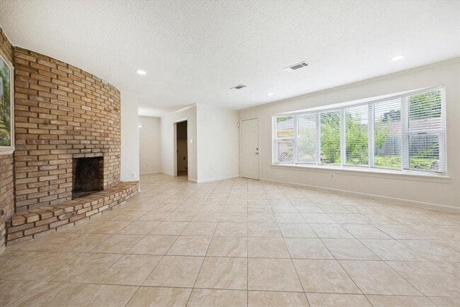 10623 Hillcroft St in Houston, TX - Building Photo - Building Photo