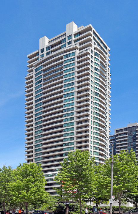 Platinum Towers in Toronto, ON - Building Photo