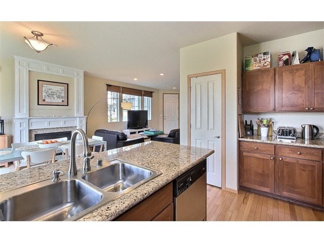 2050 Garry Oaks Ave in Dupont, WA - Building Photo - Building Photo