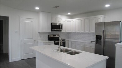 365 Deep Woods Ln in Livingston, TX - Building Photo - Building Photo