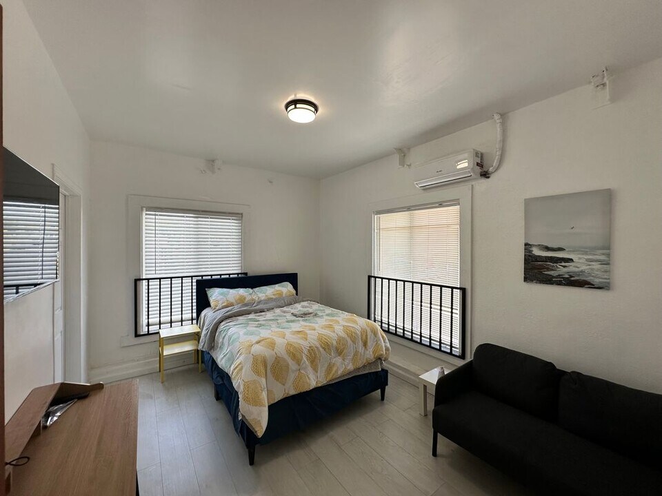 246 N Pacific Ave in Los Angeles, CA - Building Photo