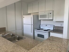808 Coriander Dr, Unit #A in Torrance, CA - Building Photo - Building Photo