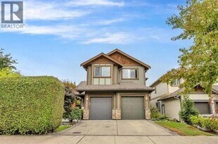 13901-1229B 229b St in Maple Ridge, BC - Building Photo