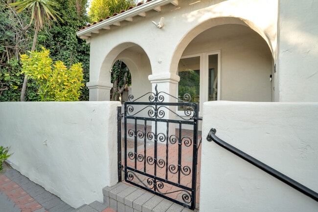 2148 Prosser Ave in Los Angeles, CA - Building Photo - Building Photo