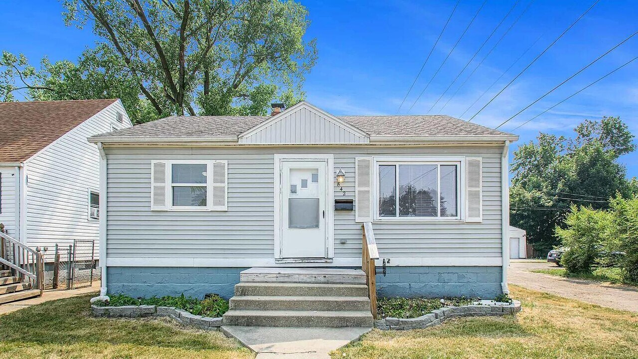 842 S Gladstone St in South Bend, IN - Building Photo