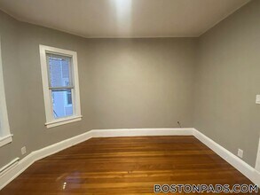 1238 Blue Hill Ave, Unit 2 in Boston, MA - Foto de edificio - Building Photo