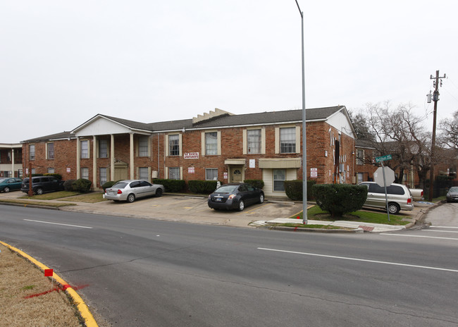 Lennox Apartments in Houston, TX - Building Photo - Building Photo