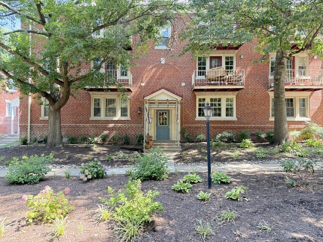 property at 1407 E Abingdon Dr