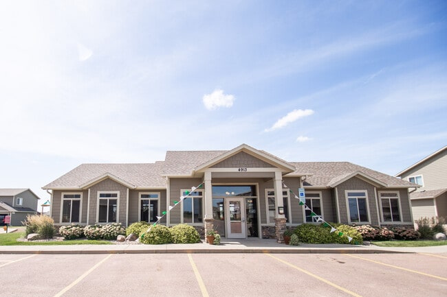 Whispering Woods in Sioux Falls, SD - Foto de edificio - Building Photo