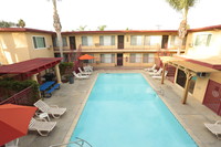 Villa Toscana Apartment Homes in Westminster, CA - Foto de edificio - Building Photo