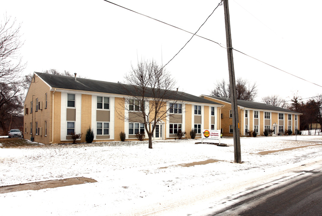 Sunrise Valley in West Des Moines, IA - Building Photo