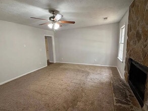 Room in House on Willowbrook Dr in Douglasville, GA - Building Photo - Building Photo