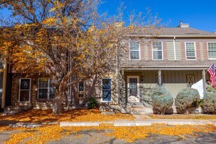 2573 E Nichols Cir in Centennial, CO - Building Photo