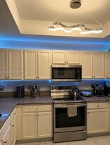 11501 NW 89th St in Doral, FL - Building Photo