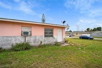 1604 Oak Dr in Ft. Myers, FL - Building Photo - Building Photo