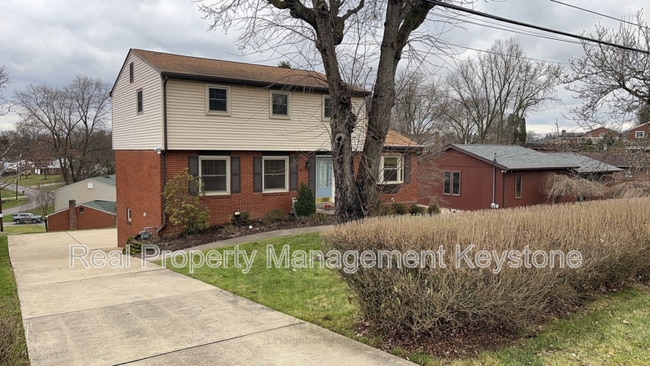 1669 Charlton Heights Rd in Coraopolis, PA - Building Photo - Building Photo