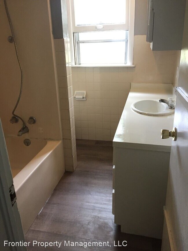 718 Locust St photo'