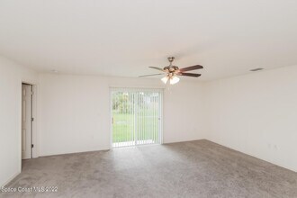 3270 Hale Ave in Palm Bay, FL - Foto de edificio - Building Photo