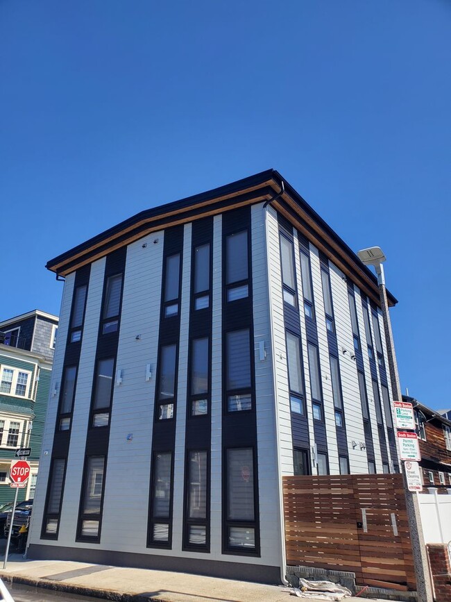 157 W 9th St, Unit 157