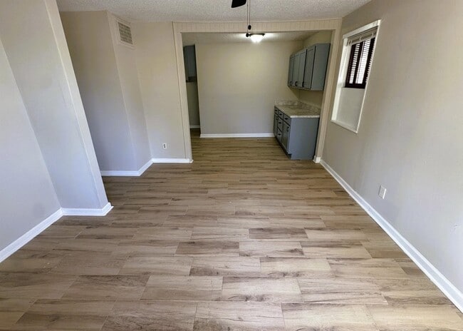 961 N Perkins Rd in Memphis, TN - Foto de edificio - Building Photo