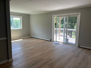 E16 Stonehedge Dr in South Burlington, VT - Building Photo - Building Photo