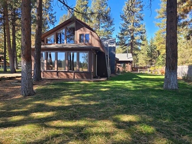 69210 Harness in Sisters, OR - Building Photo - Building Photo