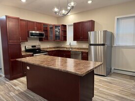 23 Babcock St, Unit 2 in Hartford, CT - Building Photo