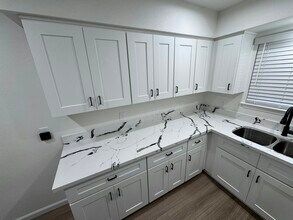 2122 N Glenn Ave in Fresno, CA - Building Photo - Building Photo