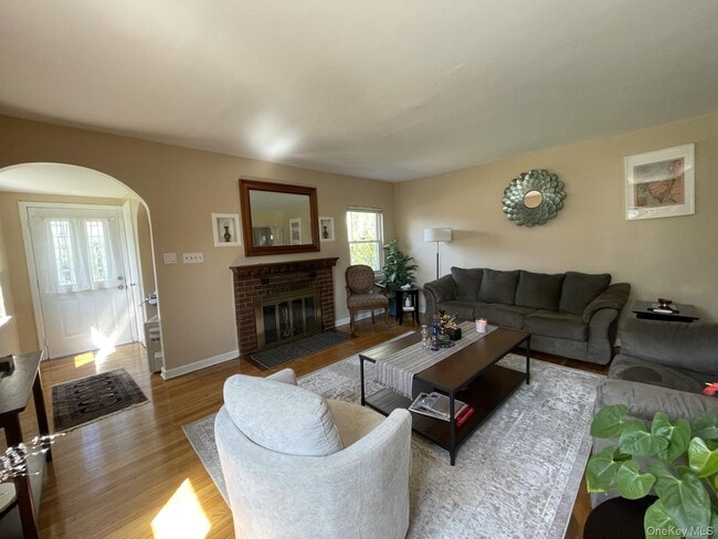 40 6th Ave in New Hyde Park, NY - Building Photo - Building Photo