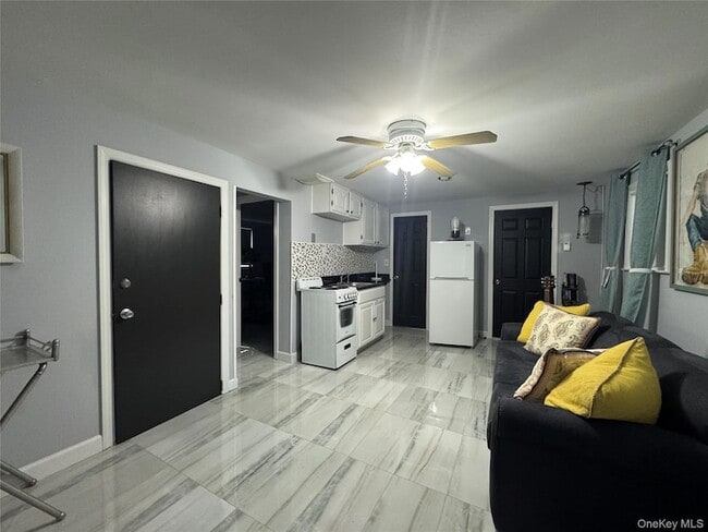 6A James St in Huntington Station, NY - Building Photo - Building Photo