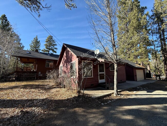42460 Fox Farm Rd in Big Bear Lake, CA - Building Photo - Building Photo