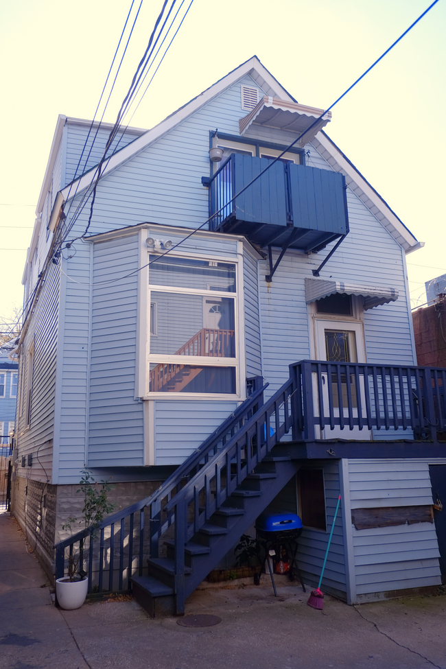 3525 W Fullerton Ave in Chicago, IL - Building Photo - Building Photo