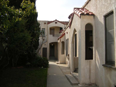 805 N Poinsettia Pl in Los Angeles, CA - Foto de edificio - Building Photo