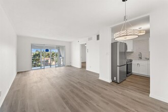3000 NE 16th Ave, Unit 414 in Oakland Park, FL - Building Photo - Building Photo