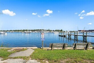 33 Melrose Ave in Barrington, RI - Building Photo - Building Photo