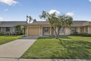 11925 Suellen Cir in Wellington, FL - Building Photo