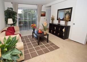 Stonetree in East Point, GA - Foto de edificio - Building Photo