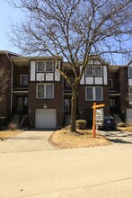 300-350 Simonston Blvd in Markham, ON - Building Photo - Building Photo