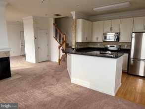 1809 Kenwood Ave-Unit -303 in Alexandria, VA - Foto de edificio - Building Photo