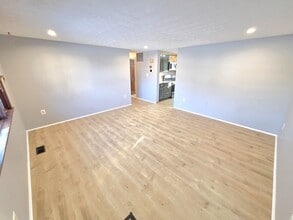 15101 Kamputa Dr in Centreville, VA - Building Photo - Building Photo