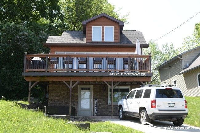 property at 4887 Edgewater Dr