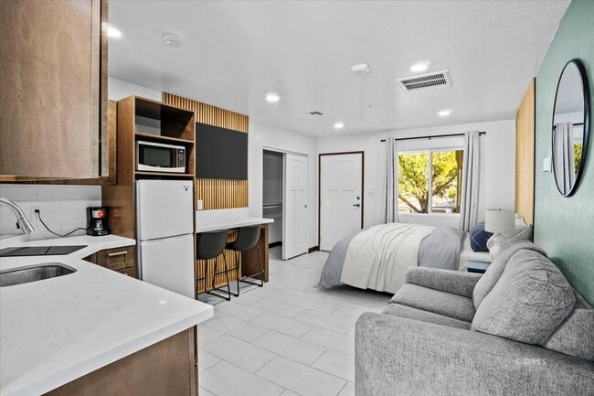 1879 W Peppertree Dr in Safford, AZ - Building Photo - Building Photo